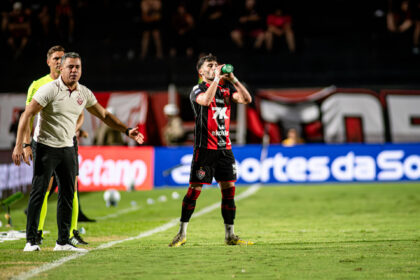 Vitória enfrenta o Athletico com praticamente um time de pendurados