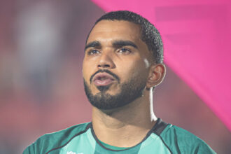 Após goleada, Jair Ventura pede goleiro do Vitória na Seleção Brasileira