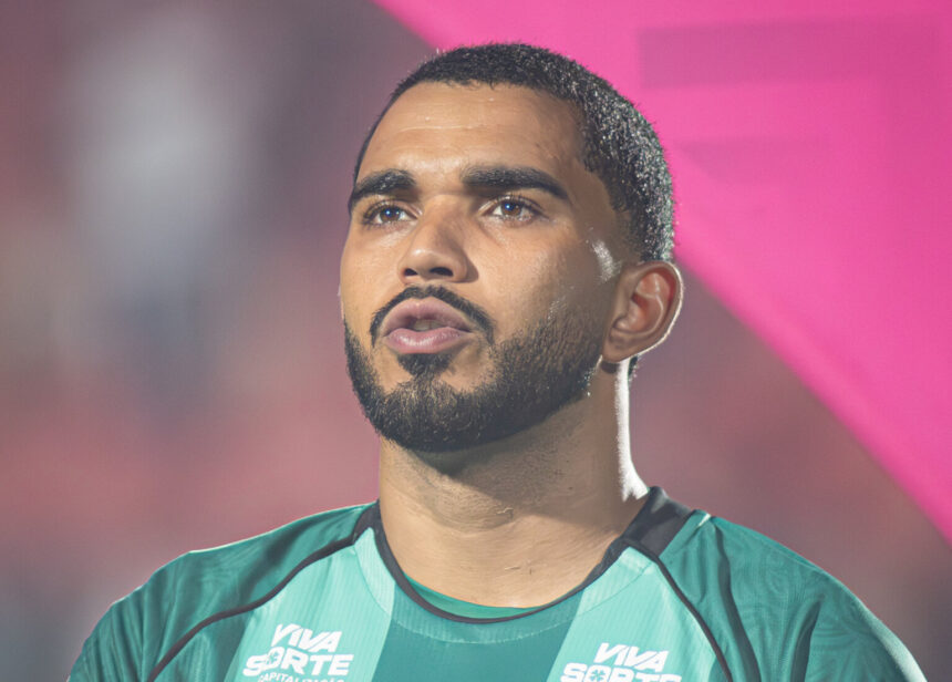 Após goleada, Jair Ventura pede goleiro do Vitória na Seleção Brasileira