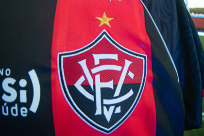 Atleta revelado pelo Vitória lidera estatística de gols de falta no futebol brasileiro