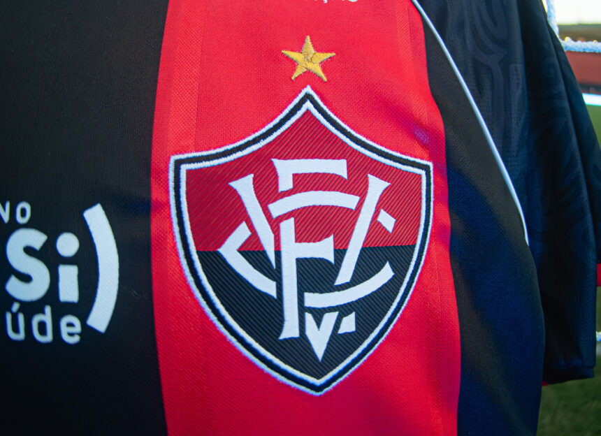 Atleta revelado pelo Vitória lidera estatística de gols de falta no futebol brasileiro