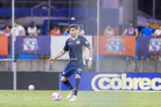 Zagueiro estreia com a camisa do Bahia e recebe elogios de Rogério Ceni