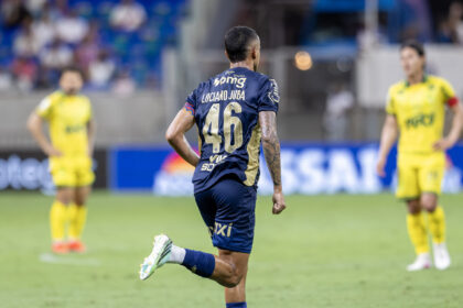 Luciano Juba supera Ávine em estatística impressionante com a camisa do Bahia