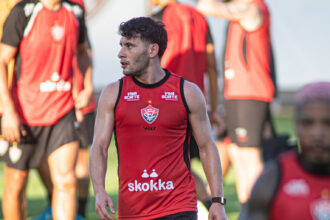 Vitória realiza treinamento tático visando confronto com o Corinthians pelo Brasileirão