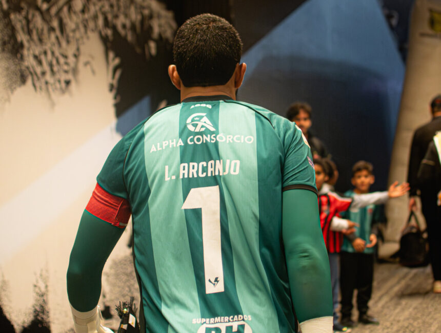 Após especulações, Vitória estipula valor milionário por destaque do Campeonato Brasileiro