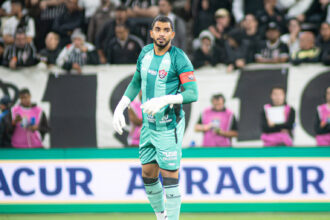 Lucas Arcanjo exalta empate do Vitória diante do Corinthians pelo Campeonato Brasileiro