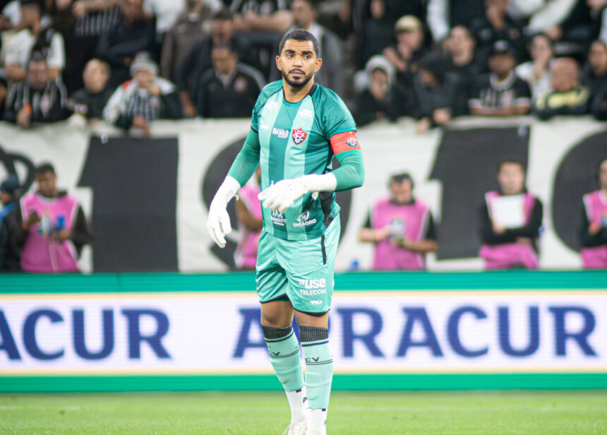 Lucas Arcanjo exalta empate do Vitória diante do Corinthians pelo Campeonato Brasileiro