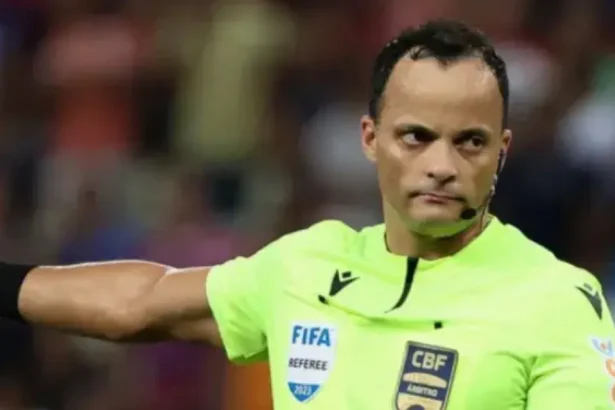 CBF define arbitragem do confronto entre Vitória e Corinthians