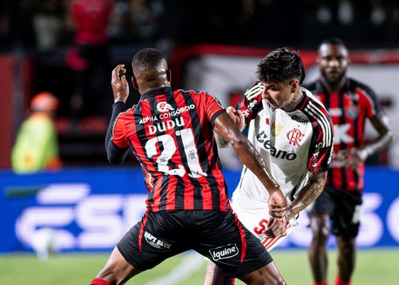 Vitória acerta renovação com volante até 2028