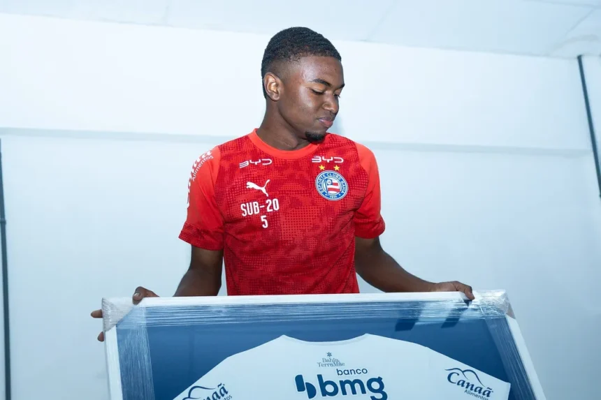 Bahia faz homenagem para atleta das categorias de base do clube