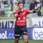 CBF define arbitragem do confronto entre Vitória e Athletico