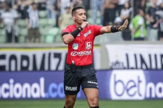 CBF define arbitragem do confronto entre Vitória e Athletico