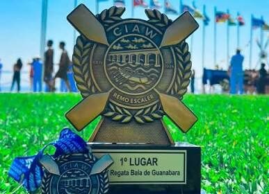 Atletas do Vitória disputam Campeonato Brasileiro de Barcos Longos no Rio de Janeiro