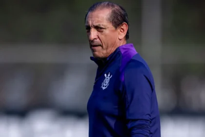 Após demissão de Fernando Diniz, Corinthians estuda o retorno de técnico Argentino para o comando da equipe